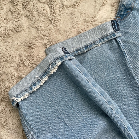 A&F Curve Love 90’s Straight Ultra High Rise Jeans - Picture 4 of 8